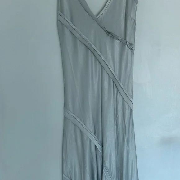 Elegant silver Satin Dress - Picture 2 of 6